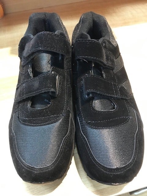 Velcro sales running shoes